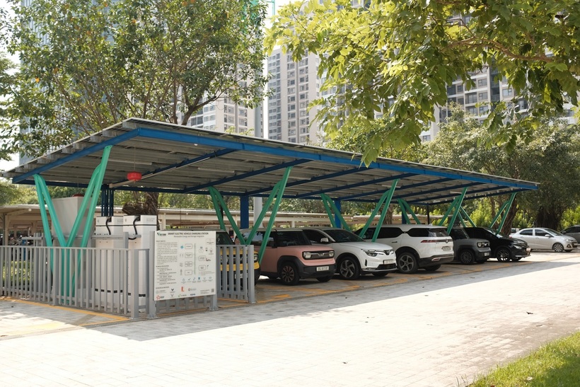 Trạm sạc xe điện thông minh thử nghiệm được xây dựng và triển khai trong thực tế khuôn viên trường Đại học VinUni.