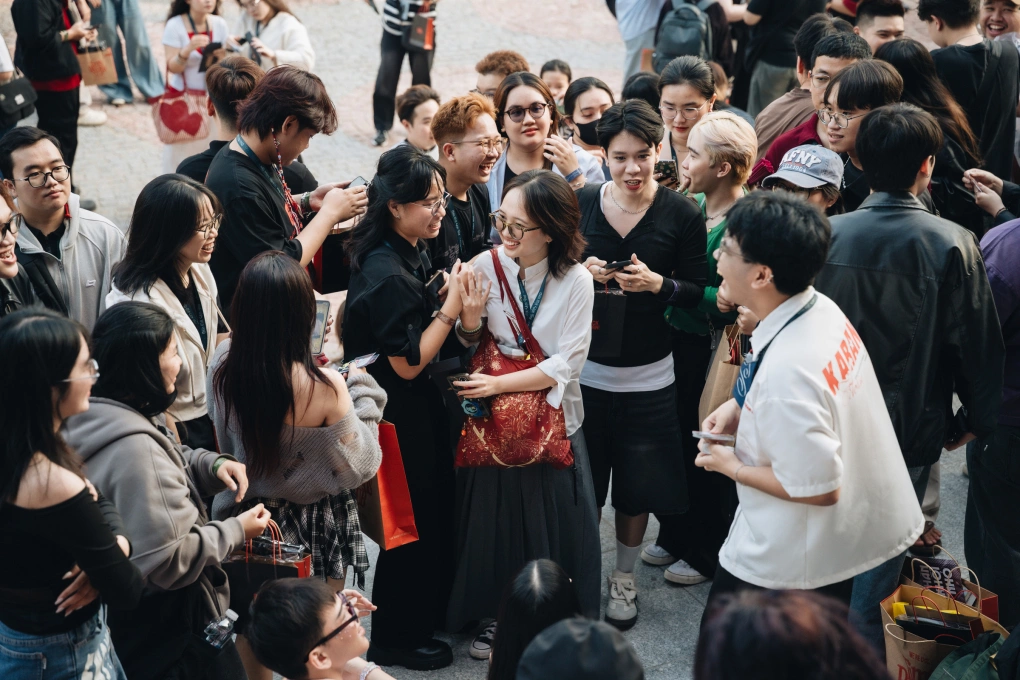 Phùng Khánh Linh ôn thời cơ cực